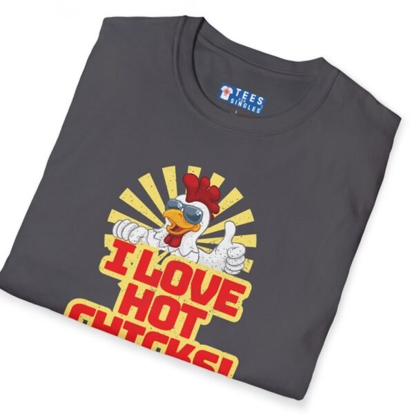 I Love Hot Chicks! T-Shirt 😂 Funny Rooster Flirty Tee by Tees For Singles